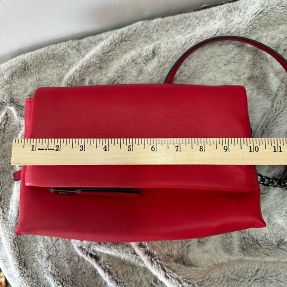NWOT Simply Vera Wang Red Vegan Leather Crossbody Purse Foldover Chain Strap - Picture 13 of 16